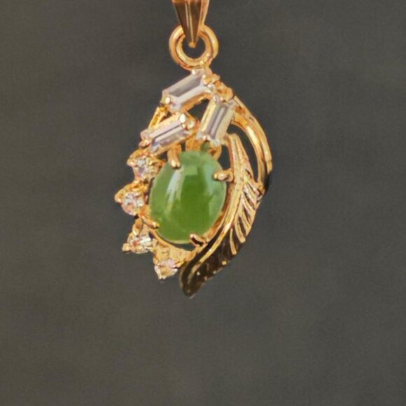 Vintage Jade Pendant Necklace, Dolphin Ore 18K Gold Electroplate - Picture 3 of 5